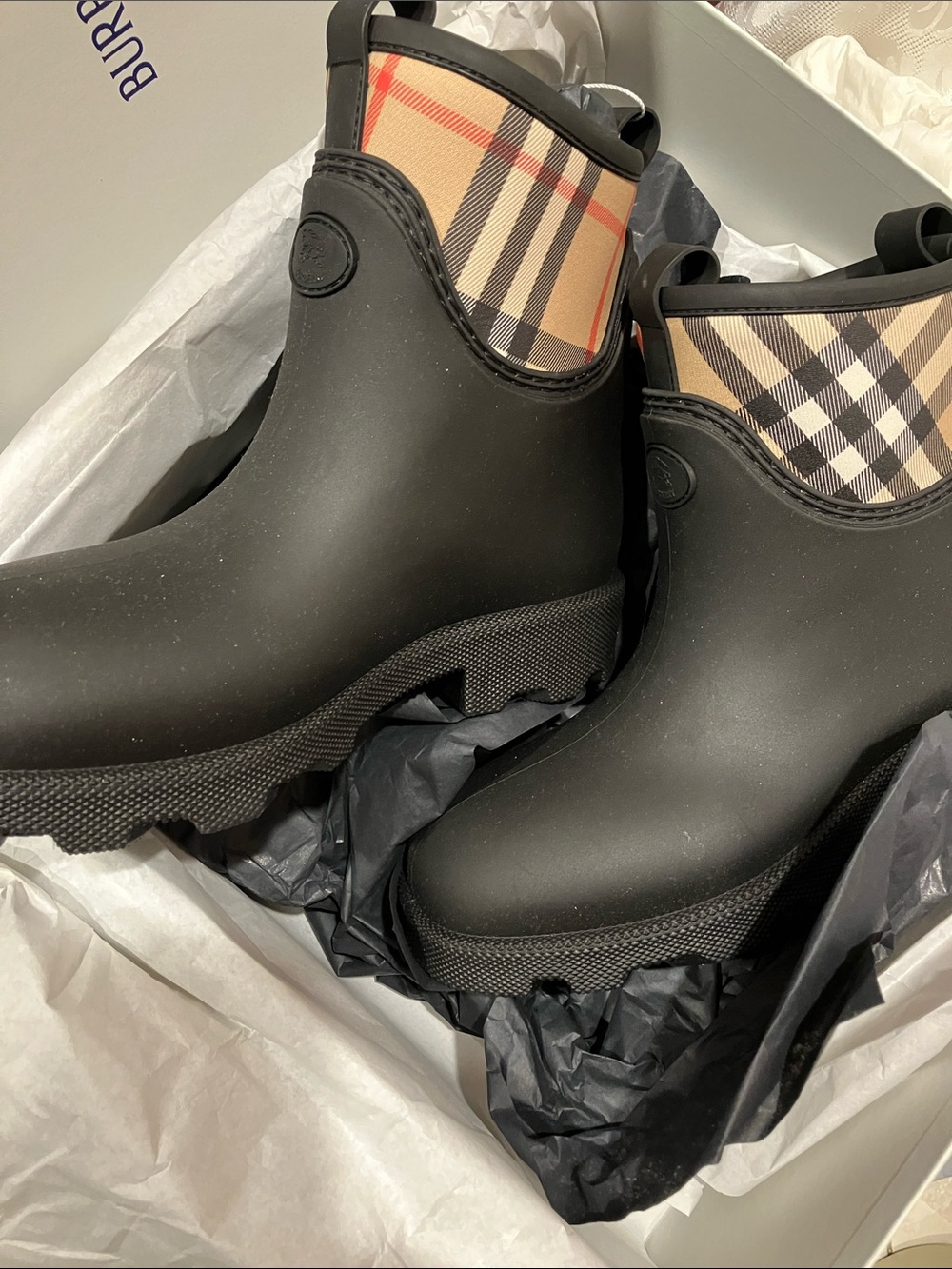 Burberry Black Rain Boots with Beige Vintage Check - Picture 4 of 12